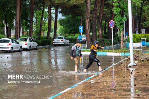 فعالیت و تداوم سامانه های بارشی تا پایان خردادماه در کشور
